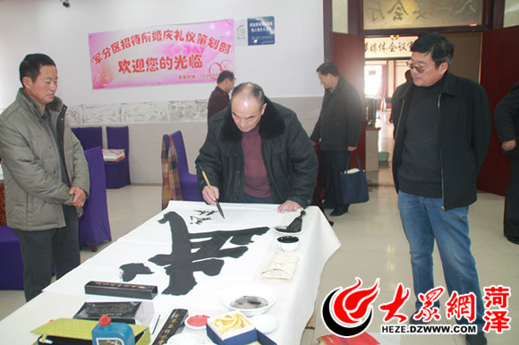 瞧,這個字“威武”不 瞧,這個字“威武”不